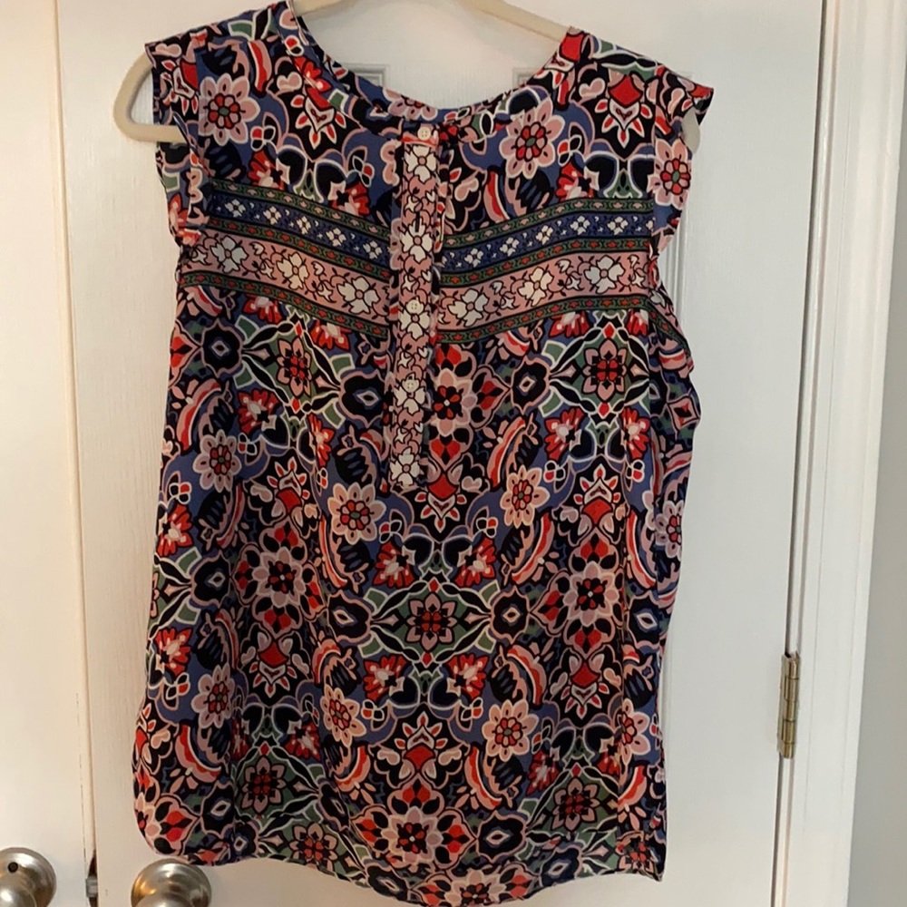 LOFT flower print tank with button placket. Size L